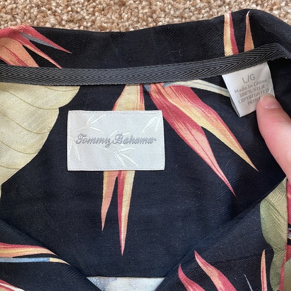 Tommy Bahama Mens Hawaiian Shirt - NEW - Picture 2 of 3